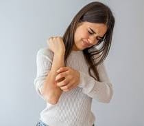 When Skin Thinks: What Itches Reveal About Mind and Matter